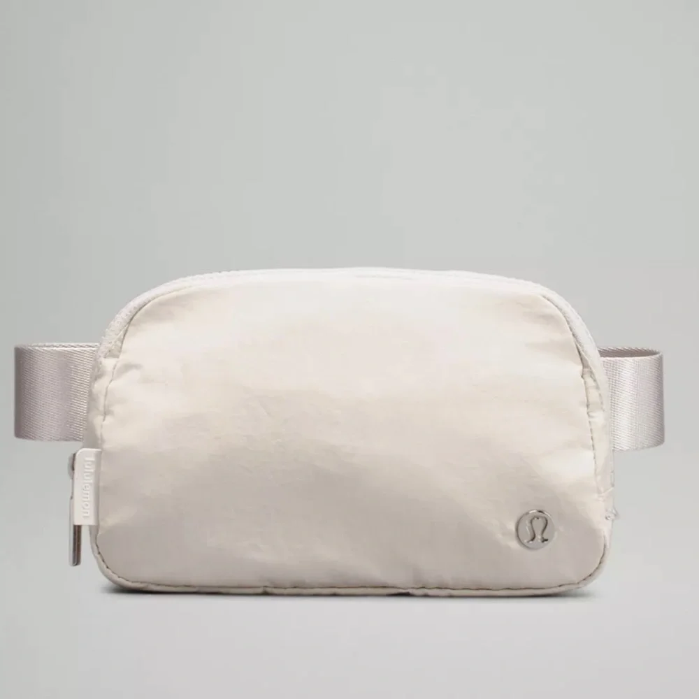 Lululemon Everywhere Belt Bag NWT - Picture 1 of 10